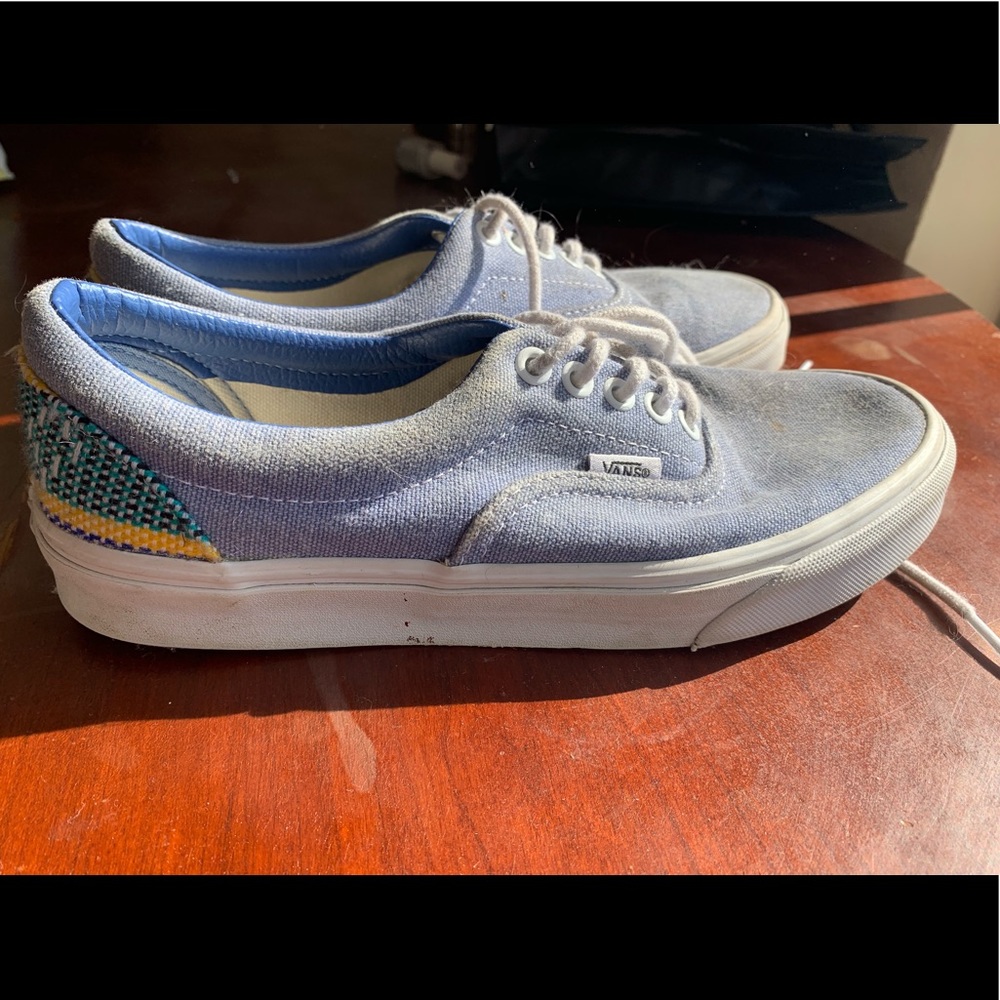 Women’s vans blue unique pattern!